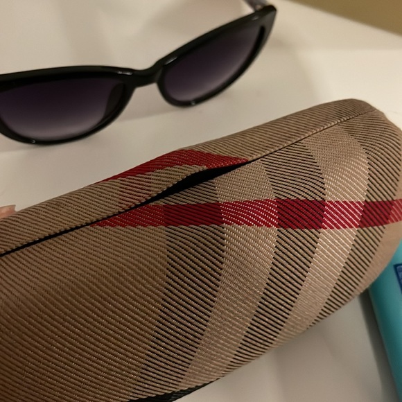 burberry subglasses - Picture 4 of 6